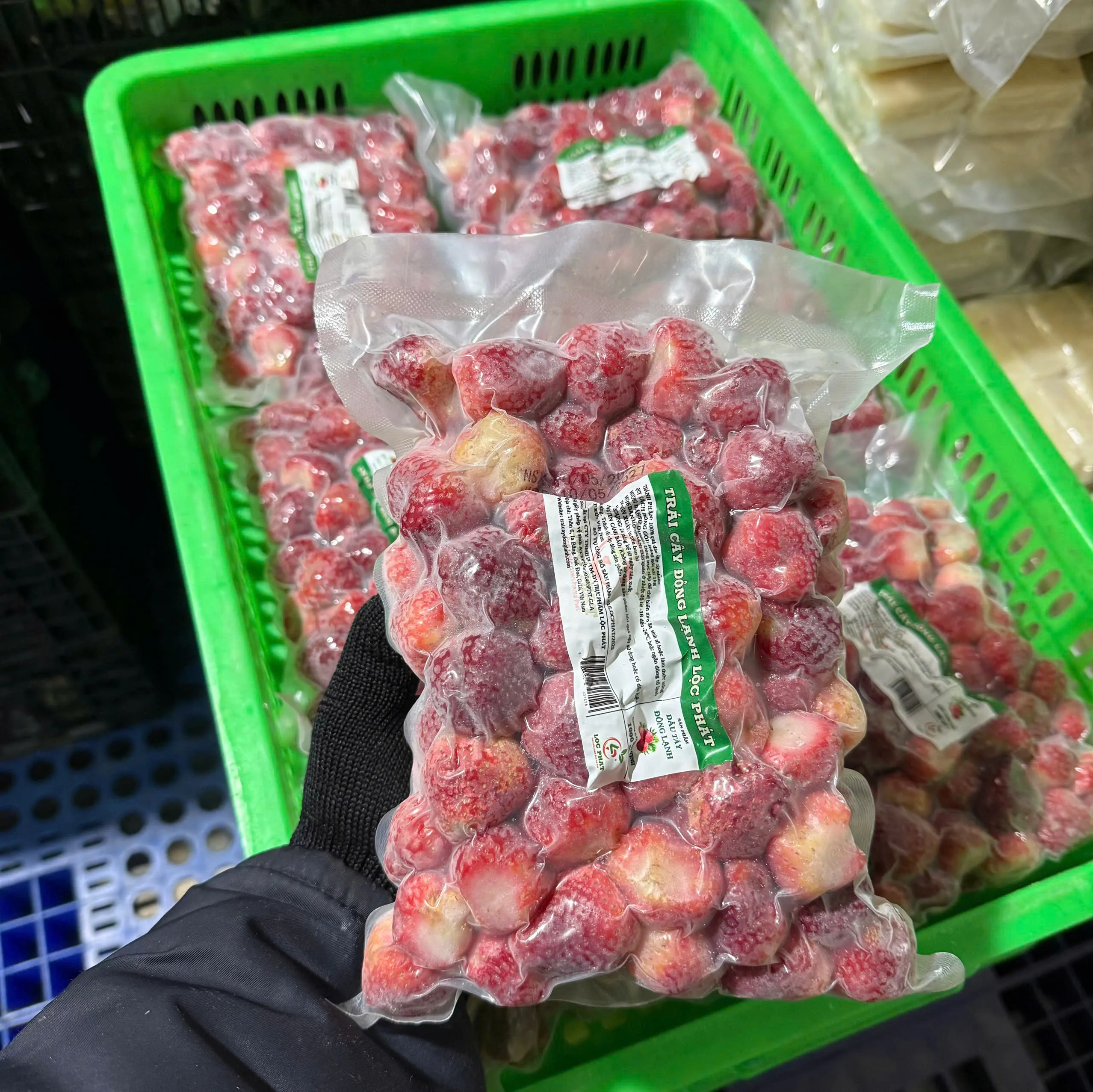 Dâu tây Đà Lạt đông lạnh loại 3 nguyên trái, không cắt gọt