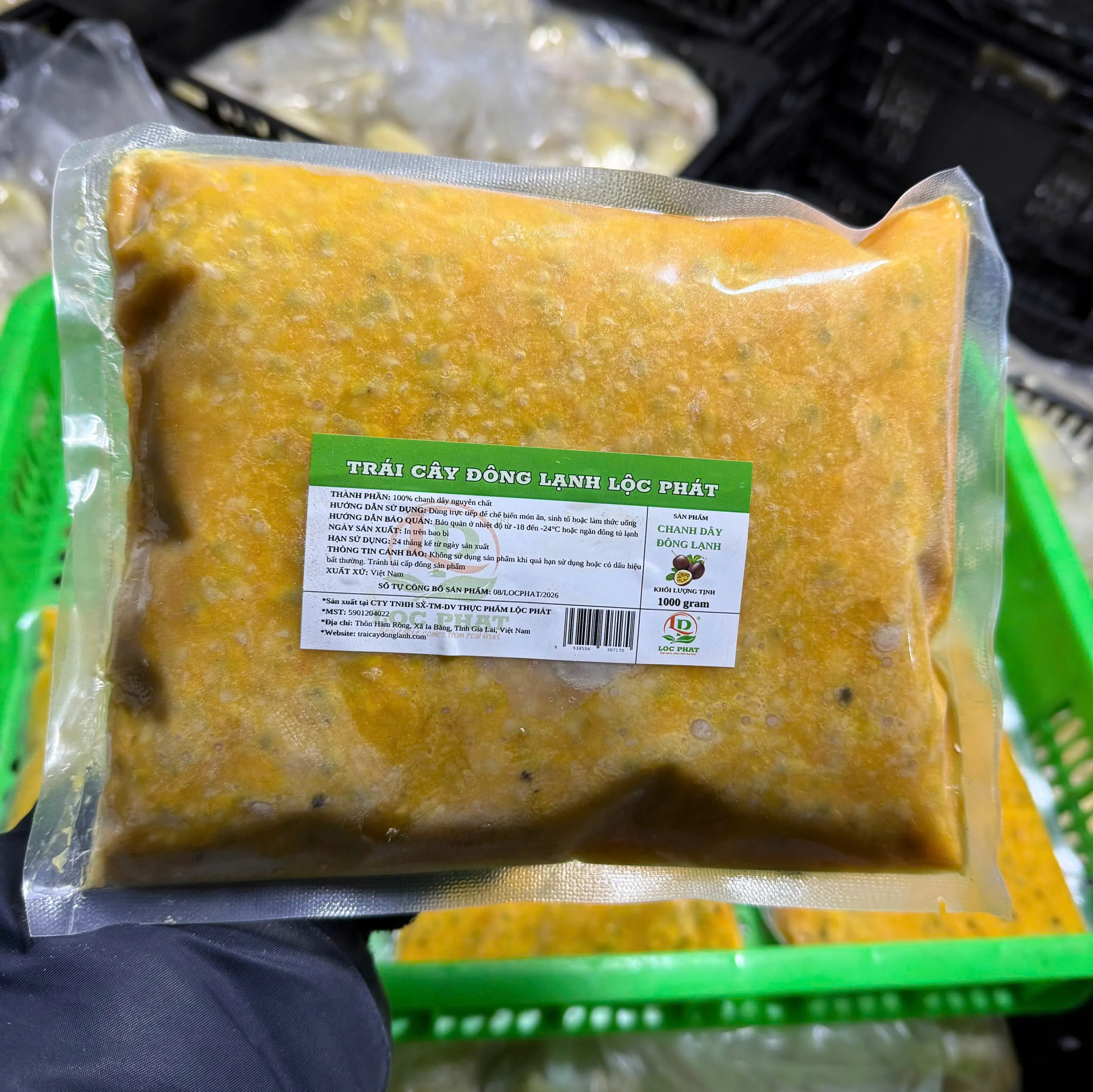Chanh dây cấp đông 1kg nguyên chất, giữ trọn hương vị tự nhiên, màu sắc đẹp mắt. Giải pháp tiết kiệm, tiện lợi tối ưu cho các quán cà phê, trà sữa, sinh tố. Mua ngay!