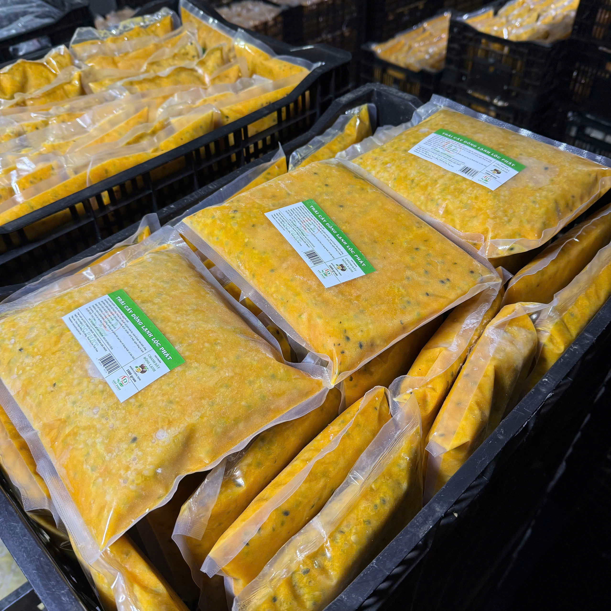 Chanh Dây đông lạnh 1kg Mua chanh dây cấp đông 1kg giá tốt tại Trái Cây Đông Lạnh Lộc Phát. Sản phẩm nguyên chất 100%, đóng gói sạch sẽ, an toàn, giao hàng nhanh chóng cho các quán.