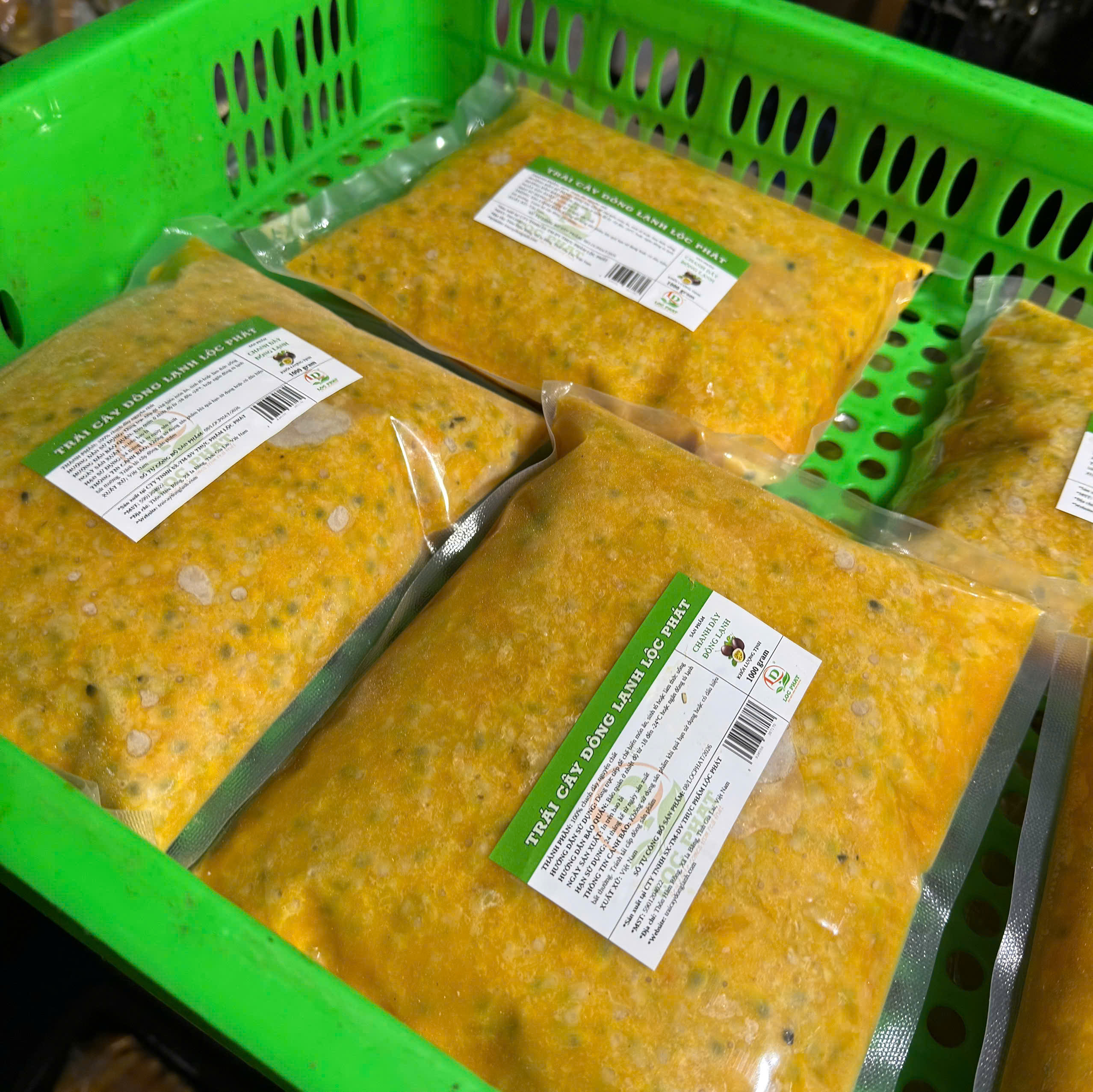 Chanh Dây đông lạnh 1kg Trái Cây Đông Lạnh Lộc Phát chuyên sỉ lẻ chanh dây cấp đông nguyên chất đóng gói túi 1kg. Nguồn hàng dồi dào, đạt chuẩn an toàn thực phẩm, giá sỉ tốt nhất.