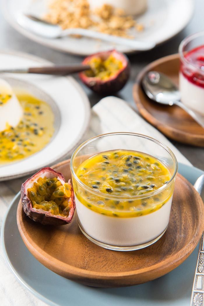 Các Món Ăn Về Chanh Dây – 15 Công Thức Thơm Ngon, Dễ Làm Và Giàu Dinh Dưỡng Panna Cotta chanh dây mềm mịn, béo nhẹ kết hợp vị chua thanh tự nhiên.